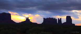 Morning in Monument Valley-0903 Morning in Monument Valley-0903